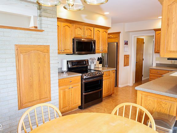 4th image of 40 W Banta Rd