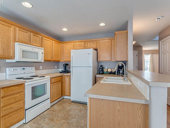 5th image of 13819 NE 62nd St
