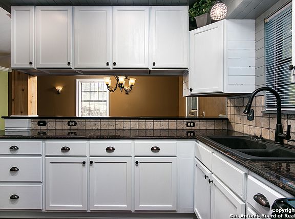 5th image of 519 Wilcox Ave
