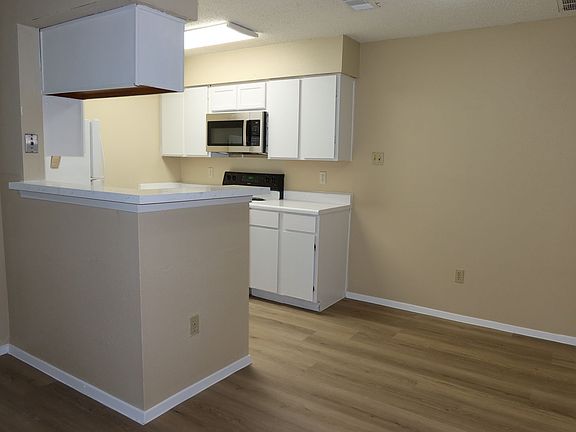 4th image of 114 E 31st St APT 106