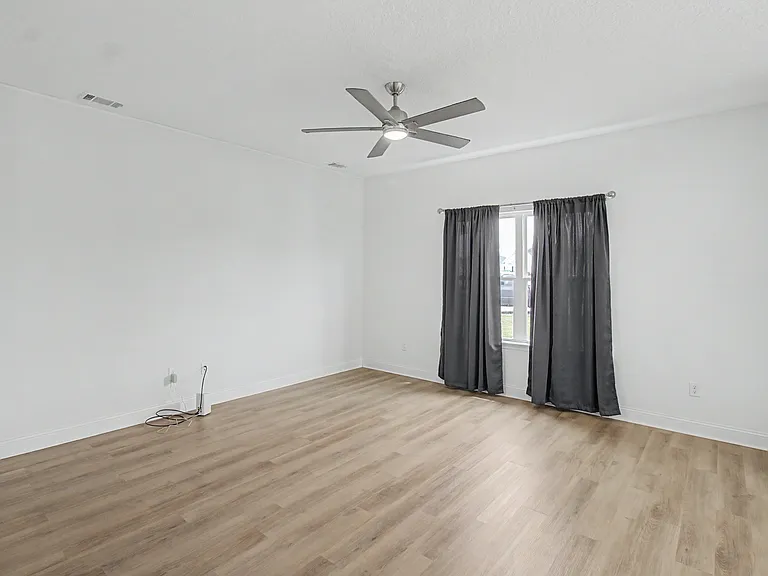 76 Saint Johns Ct — Photo 5