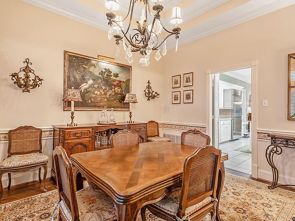 5th image of 4831 Barclay Dr