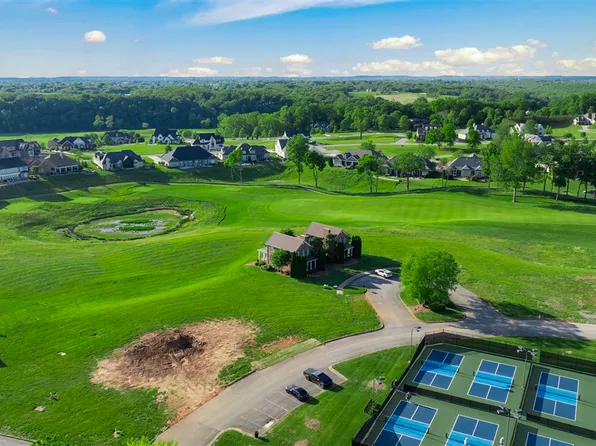 346 Club Ct, Bowling Green, KY 42103