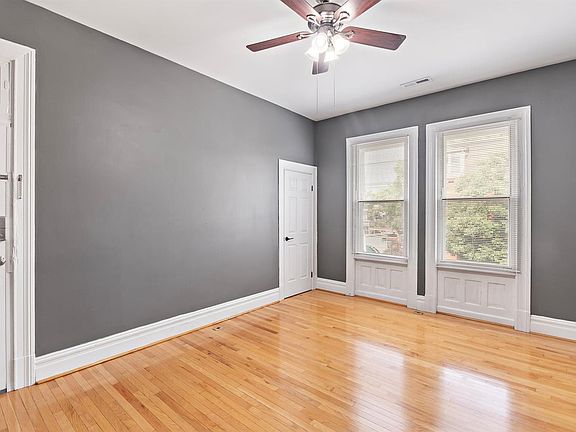 5th image of 2722 Salena St