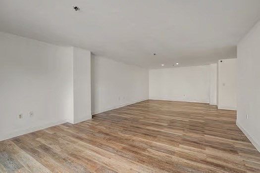 4th image of 44 Elm #102