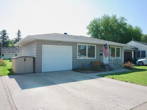 826 4th St N, Wahpeton, ND 58075