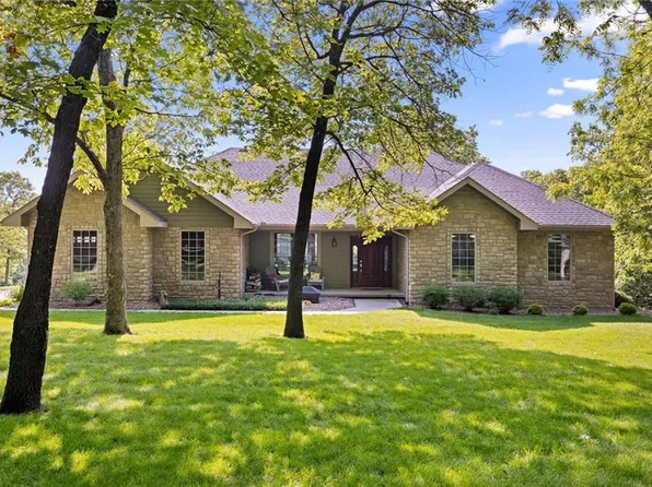 18990 252nd St, Tonganoxie, KS 66086