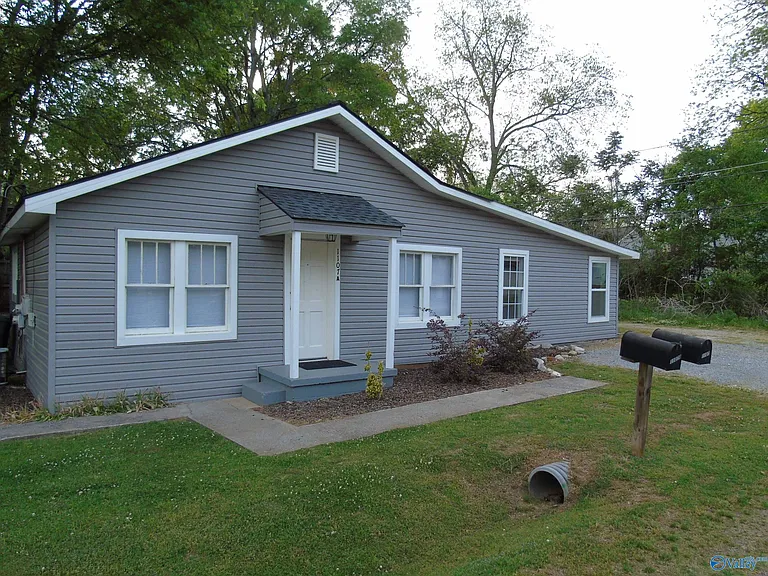 1107 England St NE #B — Photo 1