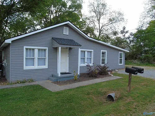 1107 England St NE Photo 1