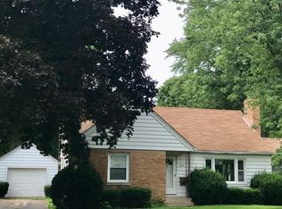 813 Stevens Ave, Sycamore, IL 60178