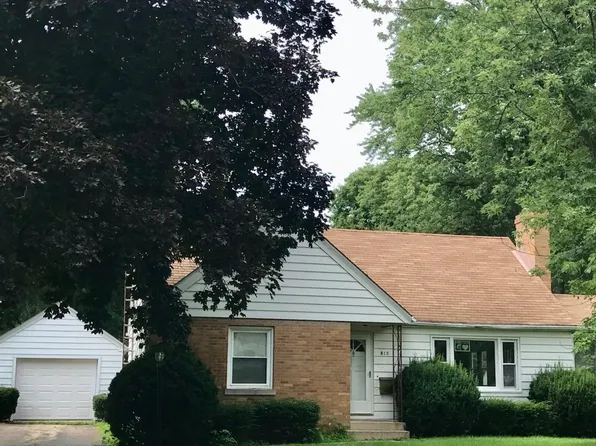 813 Stevens Ave, Sycamore, IL 60178