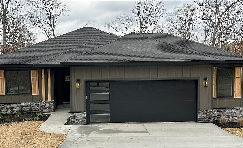 1st image of 3 Lydney Ln