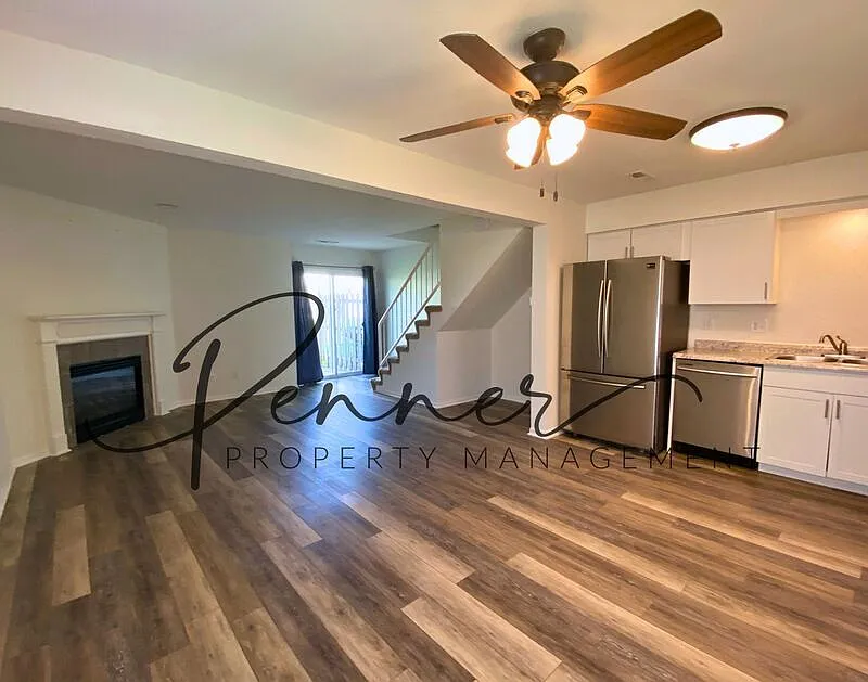 3 bed, 2.5 bath, 1470 sqft, $1,350 — Photo 2