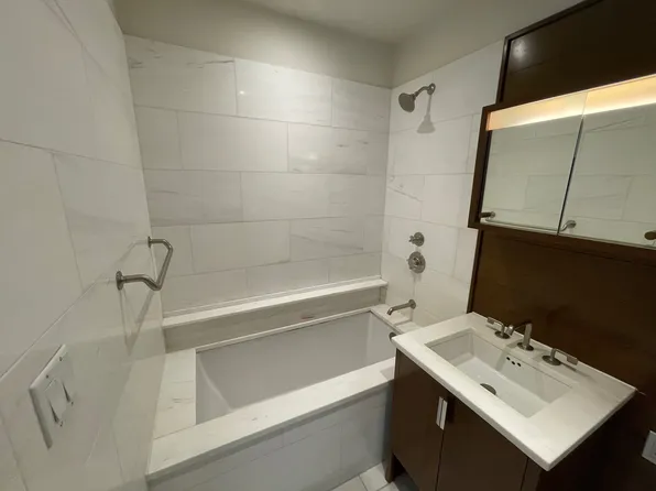 60 Riverside Boulevard image 9 of 20