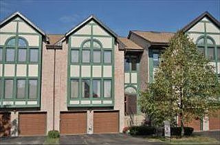 5th image of 935 W Essex Pl
