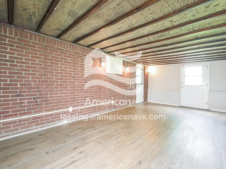 1348558_009_main_bedroom_8.jpg