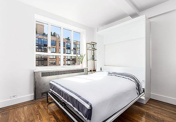 3rd image of 200 W 20th St APT 1405