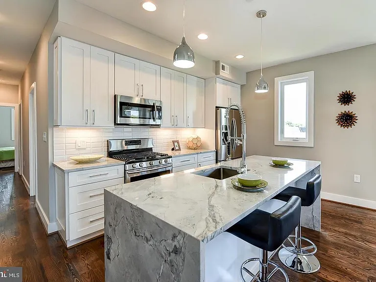 1200 Staples St NE #3 — Photo 2