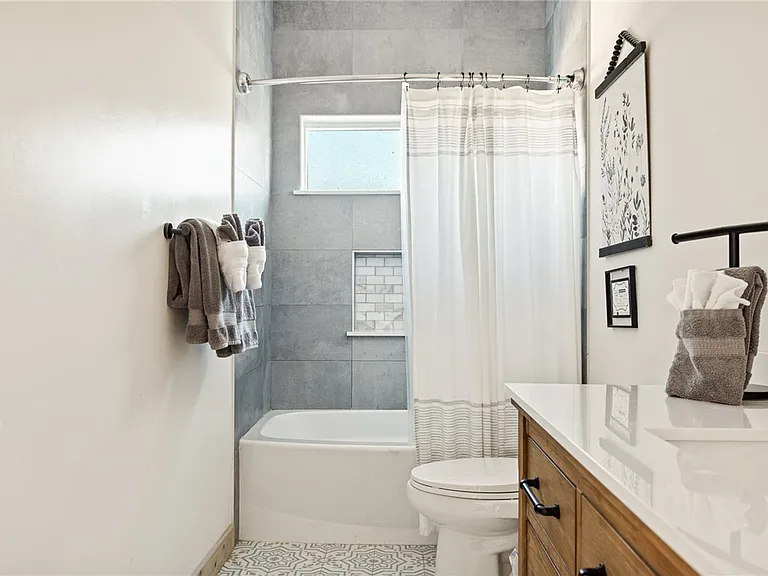 1215 Valley View Dr — Photo 20