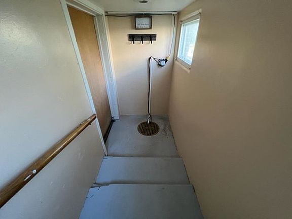 3rd image of 405 W 9th St APT B
