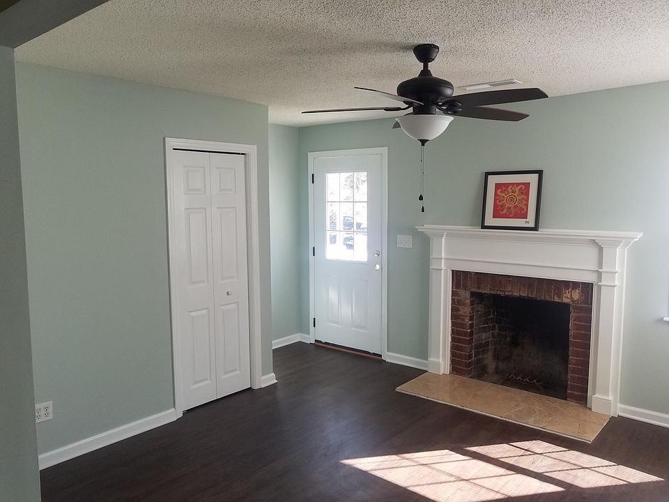 Living room - front door