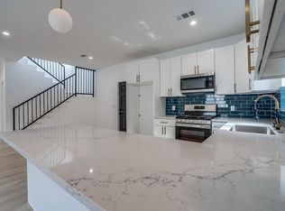 7802 Owensmouth Ave, Canoga Park, CA 91304
