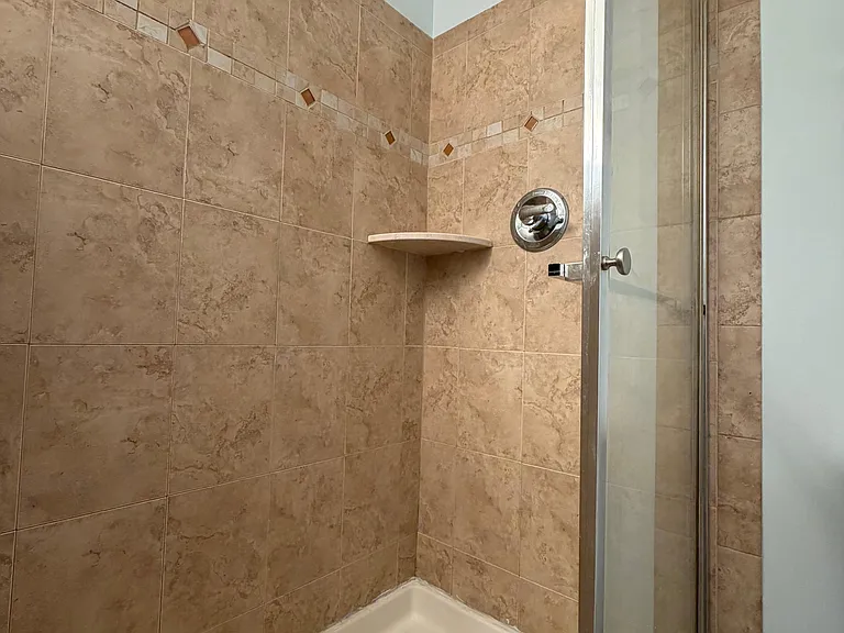 206 Raynar Ct — Photo 36