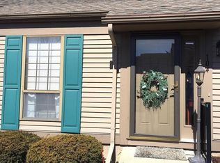 104 Park Meadows Dr, Lansing, MI 48917