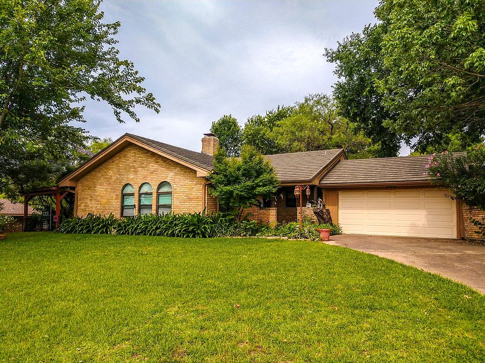 1st image of 3422 Country Club Dr