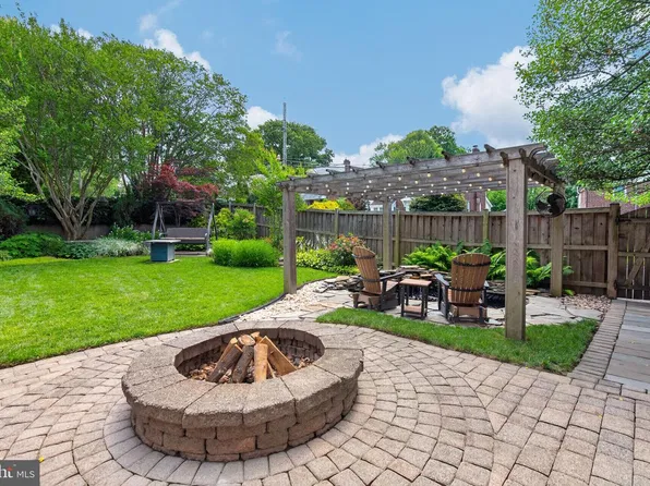 9701 Lawndale Dr, Silver Spring, MD 20901