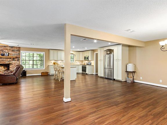 4th image of 4437 Hillbrook Dr