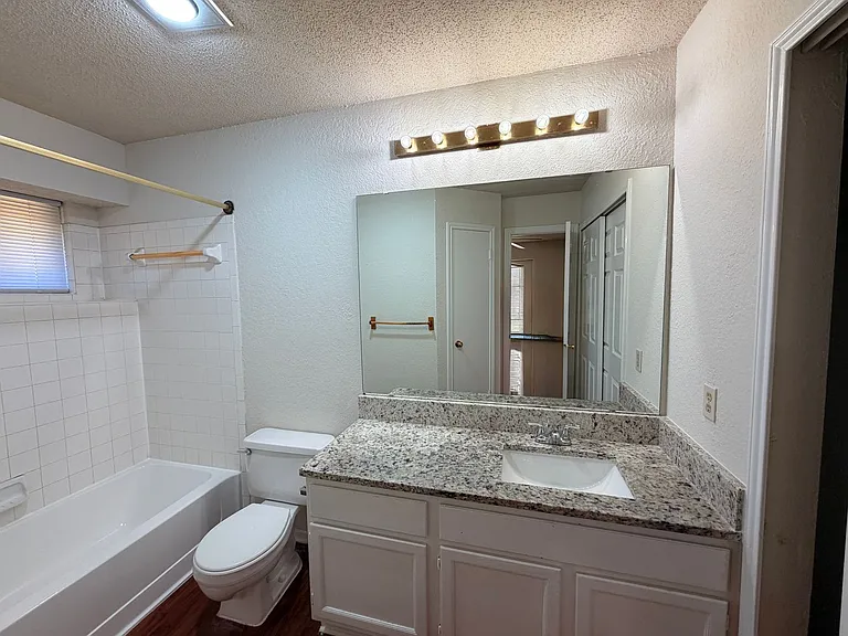 2013 James Pl — Photo 23