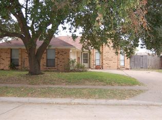 1008 Savannah Dr, Ennis, TX 75119