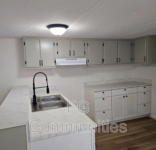 100 2nd Ave SE #C — Photo 2