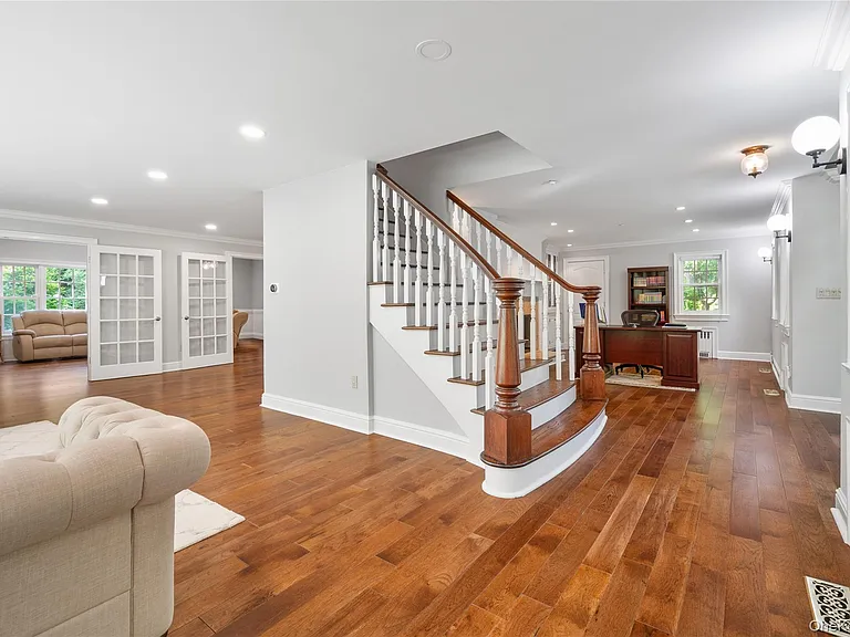 22 Crane Rd — Photo 3