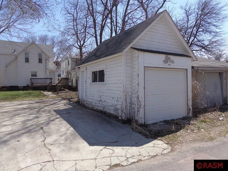 2nd image of 518 N Broad St