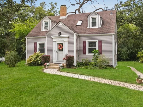 236 Oakwood Dr, Wood Dale, IL 60191