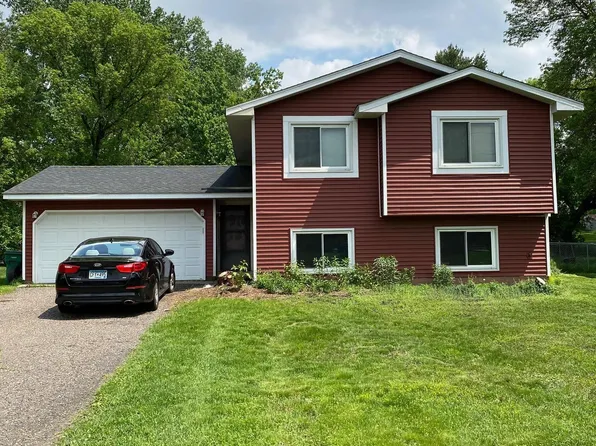 10279 Tamarack St NW, Coon Rapids, MN 55433