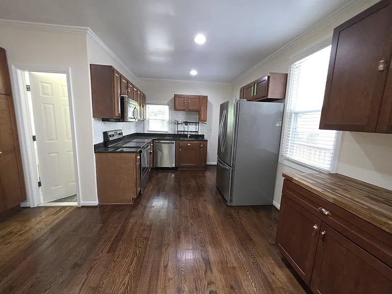 7516 Main St — Photo 10