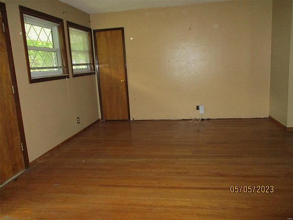 2nd image of 10222 Valley Dr