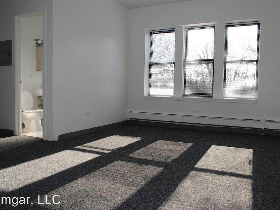 1st image of 542 N Pine Ave APT 305