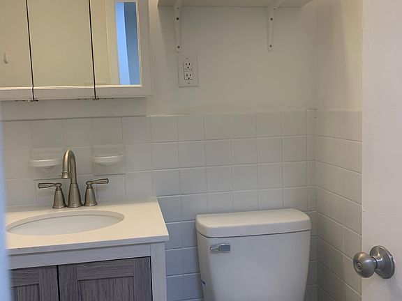 4th image of 5489 Vicaris St #1