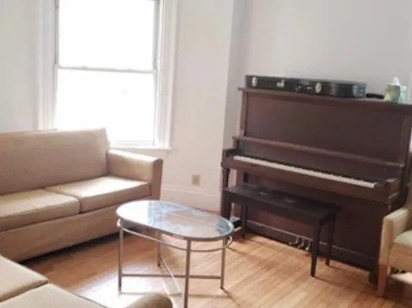 18 Verndale St #1A, Brookline, MA 02446