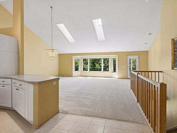 5th image of 7063 Oak Pointe Curv