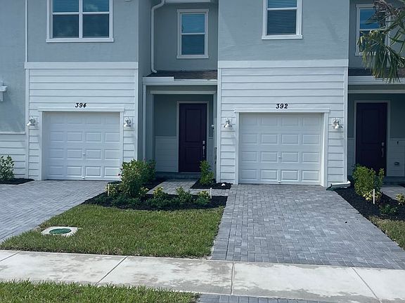 4th image of 392 SE Crossoak Ln