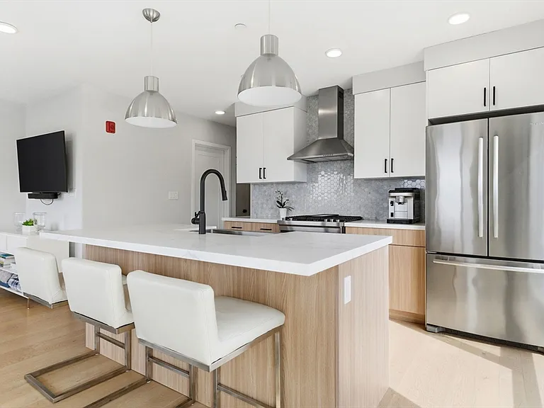 457 W Broadway #506 — Photo 7