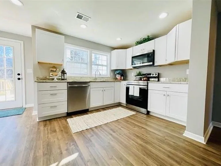 3315 Plantation Rd — Photo 2