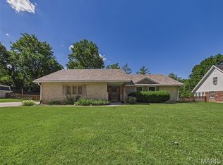 240 Sherwood Dr, Glen Carbon, IL 62034