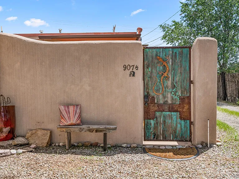 907 One Agua Fria Street 1/2 #2 — Photo 5
