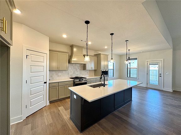 4th image of 4501 SW Elderwood St